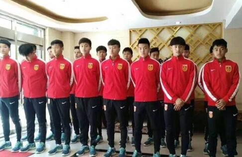 于是他便点点头：好，就选这个吧。